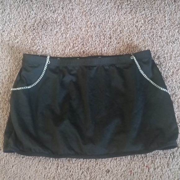 Short Black Skirt - Picture 1 of 2